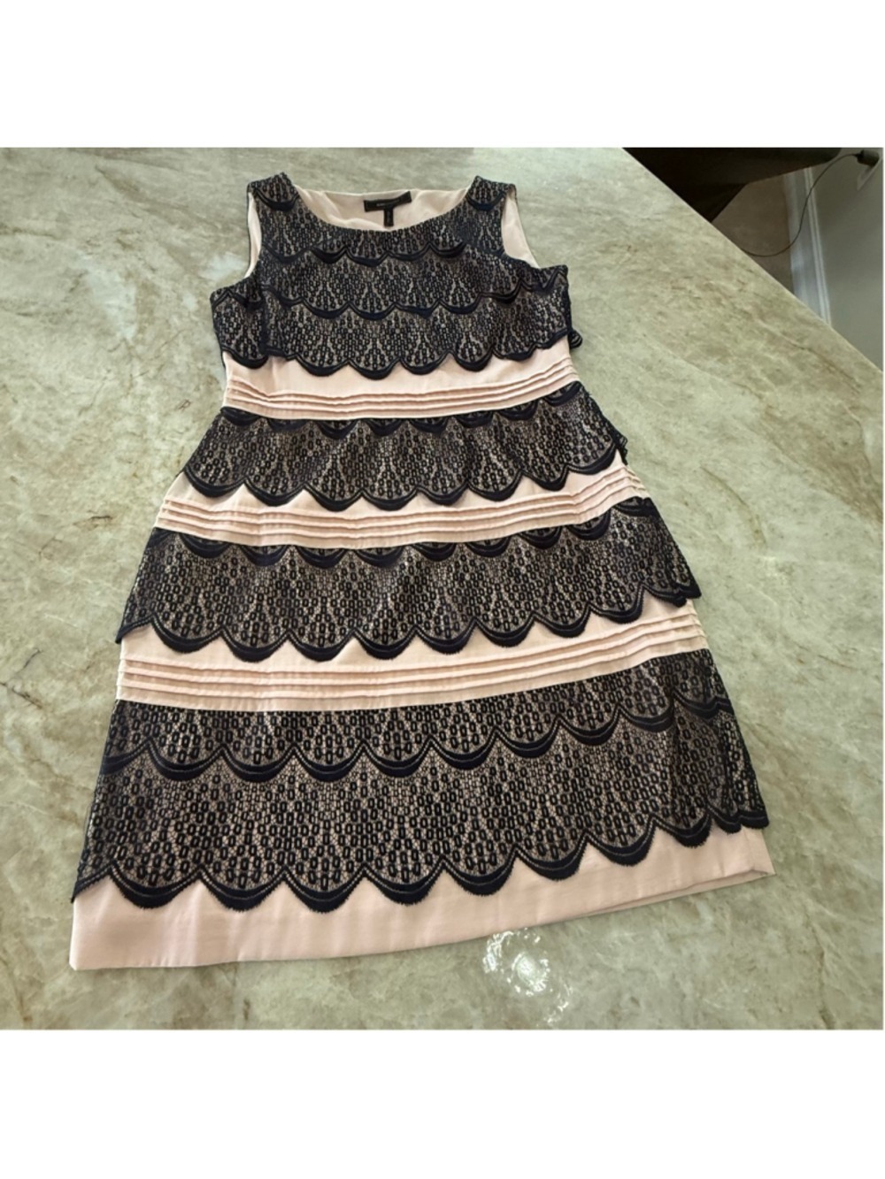 BCBGMAXAZRIA Black & Pink Lace Tiered Dress Size 12, side zip, round neck, mini